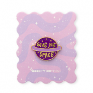 BY31&reg; Pin "Give me space" su un cartoncino viola multicolore-giallo-oro