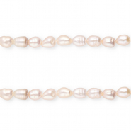 Perle di acqua dolce imperfette chicco di riso rosa pastello