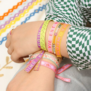 Set di ispirazione Design di gioielli con nastro con testo  