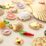 Look che amiamo Look che amiamo: la tendenza dei ciondoli 