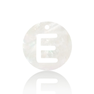 Pendenti di conchiglia prodotti speciali lettera E bianco (colore naturale)