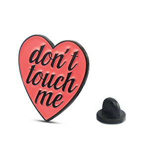 Pins cuore "Don't touch me" rosa-nero