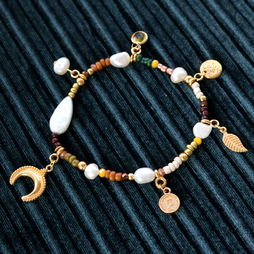 Crea orecchini e bracciali nei colori invernali con perline di vetro rocailles