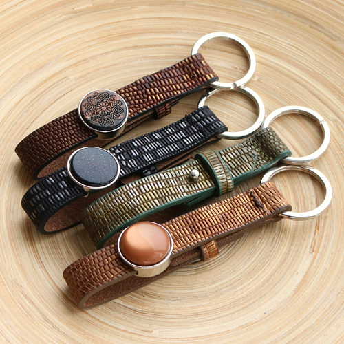 Idee regalo: nuovi portachiavi Cuoio&reg; Mock Croc ed elastici per capelli