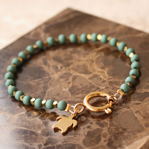 Creare gioielli raffinati con ciondoli in acciaio inox