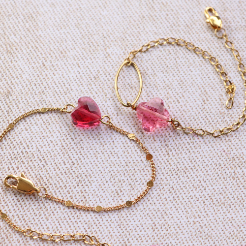 Questi fantastici braccialetti li puoi creare con le nuovissime perline sfaccettate fashion: