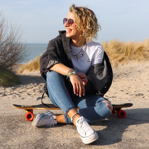 Realizza cavigliere, bracciali e collane con perline katsuki, conchiglie cipree, coda di topo e catena a rol&ograve;. 