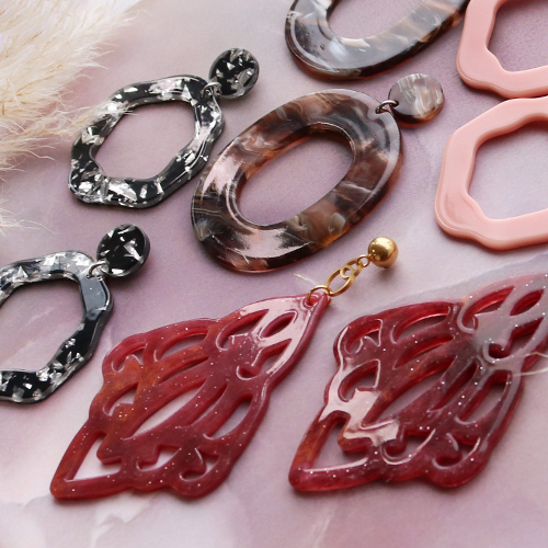 Lasciati ispirare! Crea la pi&ugrave; bella collezione di orecchini con questi ciondoli in resina