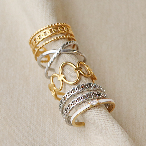 Bellissimi anelli in acciaio inossidabile da combinare insieme