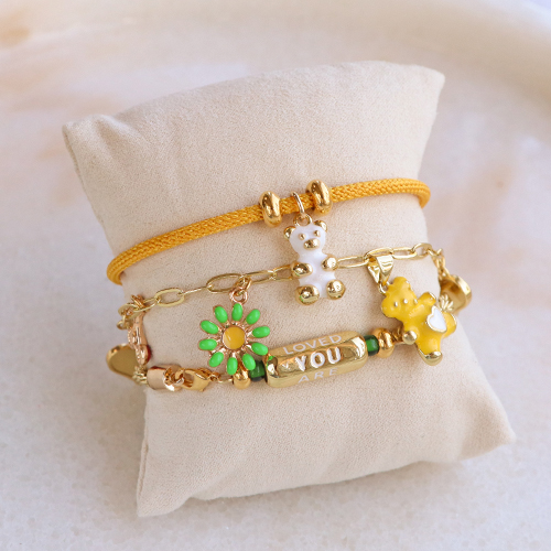 Gioielli accattivanti con ciondoli e perline in ottone