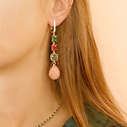 Aggiungi i ciondoli Crystal Glass per creare bellissimi set di gioielli