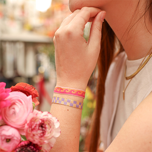 Tempo di ispirazione con nastro con testo e biglietti di gioielli unici