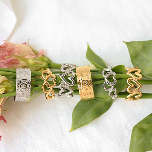 Scopri i nostri splendidi anelli in acciaio inossidabile