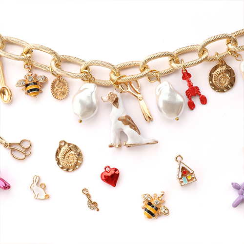 Lasciati ispirare dai ciondoli in metallo