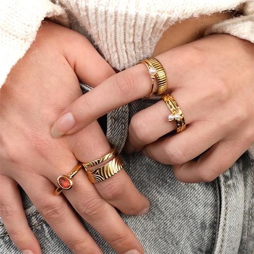 Lasciati ispirare dai nostri anelli in acciaio inossidabile alla moda