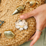 Mix & match con spille statement 