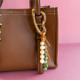 Crea gioielli statement con grandi chiusure in metallo 