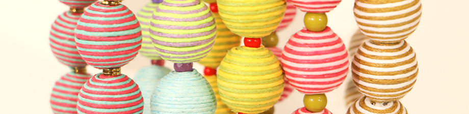 Perline acriliche statement con cordoncino cerato